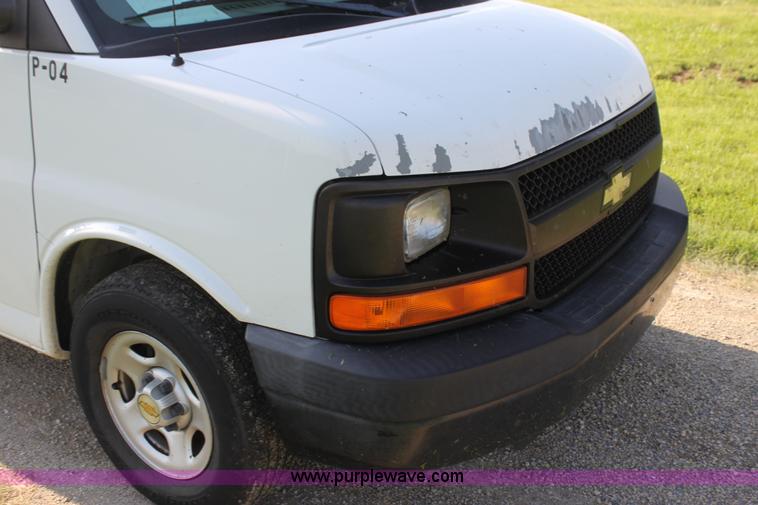 image for item G4051 2004 Chevrolet Express 1500 van