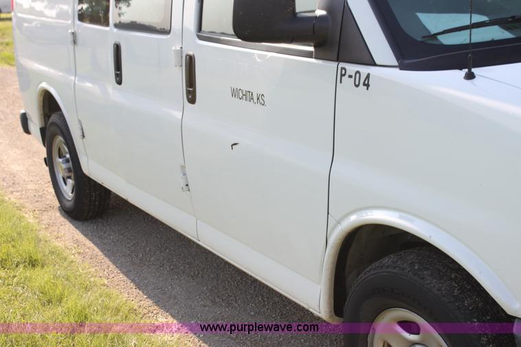 image for item G4051 2004 Chevrolet Express 1500 van