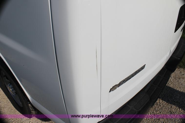 image for item G4051 2004 Chevrolet Express 1500 van