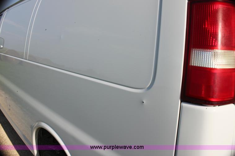 image for item G4051 2004 Chevrolet Express 1500 van