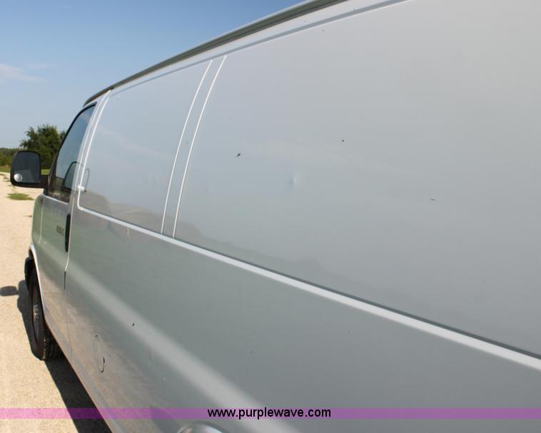 image for item G4051 2004 Chevrolet Express 1500 van