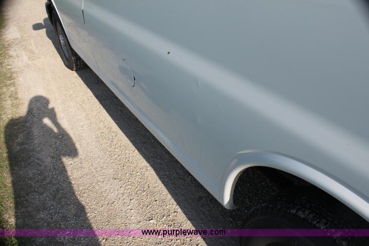 image for item G4051 2004 Chevrolet Express 1500 van