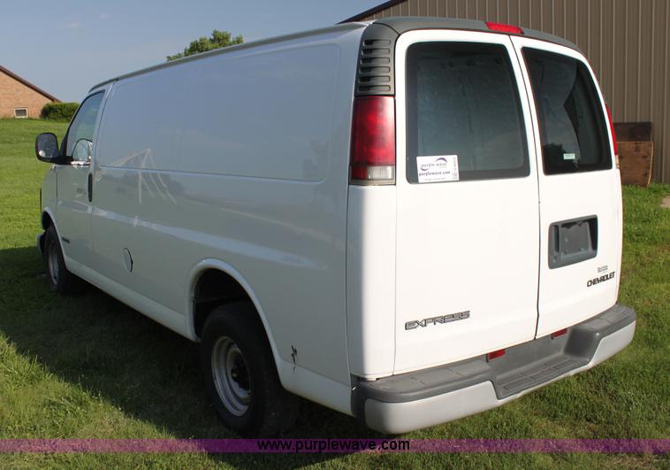 image for item G4052 2001 Chevrolet Express 1500 van