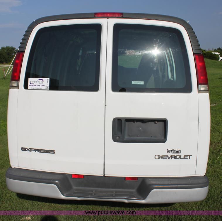 image for item G4052 2001 Chevrolet Express 1500 van