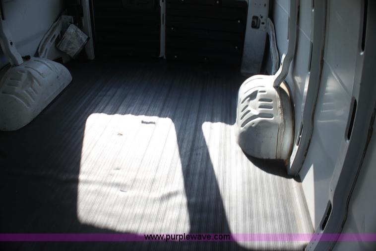 image for item G4052 2001 Chevrolet Express 1500 van