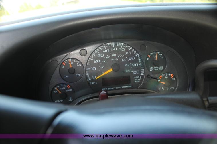 image for item G4052 2001 Chevrolet Express 1500 van