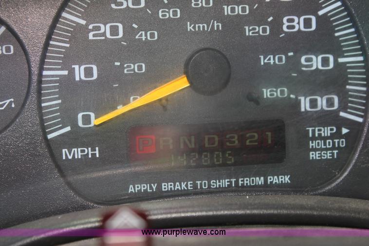 image for item G4052 2001 Chevrolet Express 1500 van