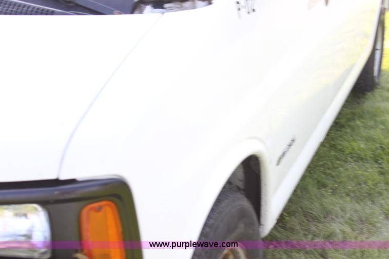 image for item G4052 2001 Chevrolet Express 1500 van