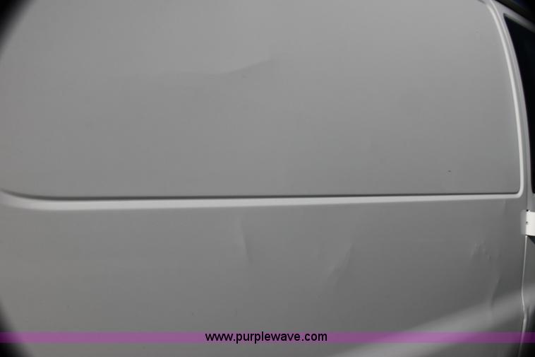 image for item G4052 2001 Chevrolet Express 1500 van