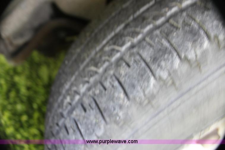 image for item G4052 2001 Chevrolet Express 1500 van