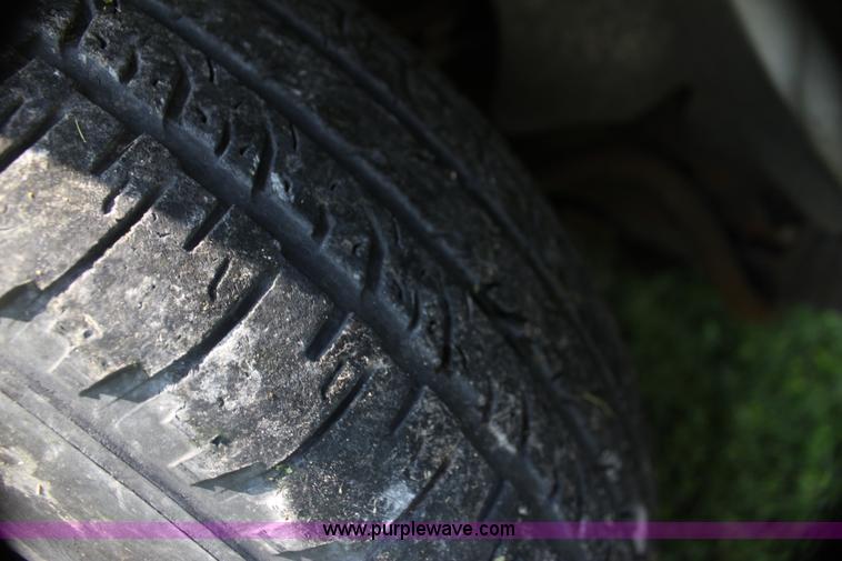 image for item G4052 2001 Chevrolet Express 1500 van