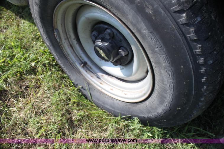 image for item G4052 2001 Chevrolet Express 1500 van