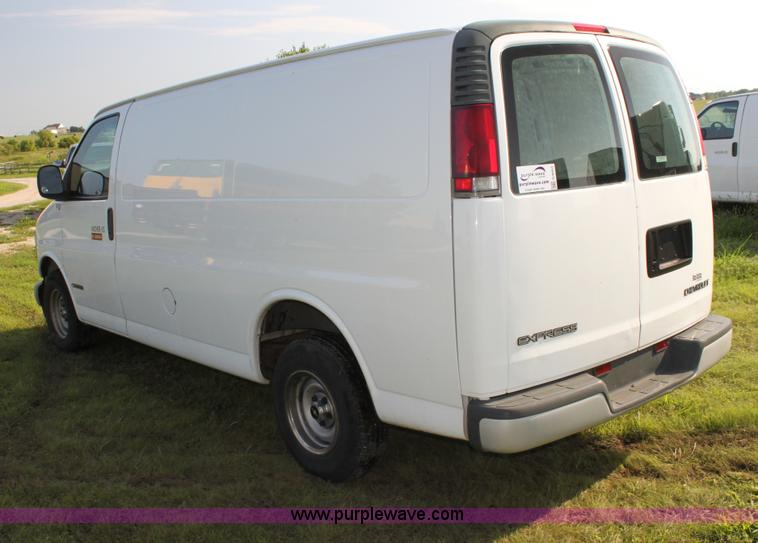 image for item G4053 2001 Chevrolet Express 1500 van