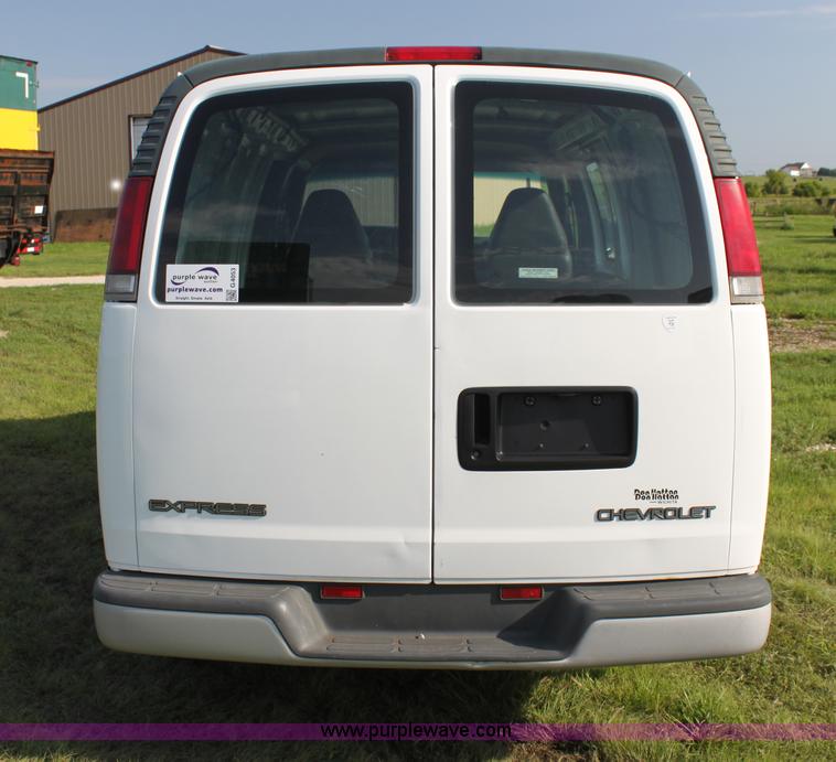 image for item G4053 2001 Chevrolet Express 1500 van