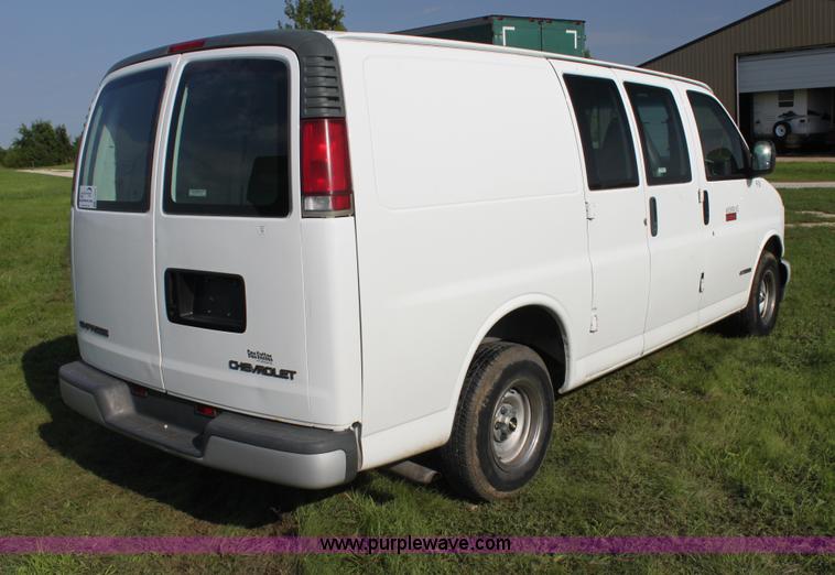 image for item G4053 2001 Chevrolet Express 1500 van
