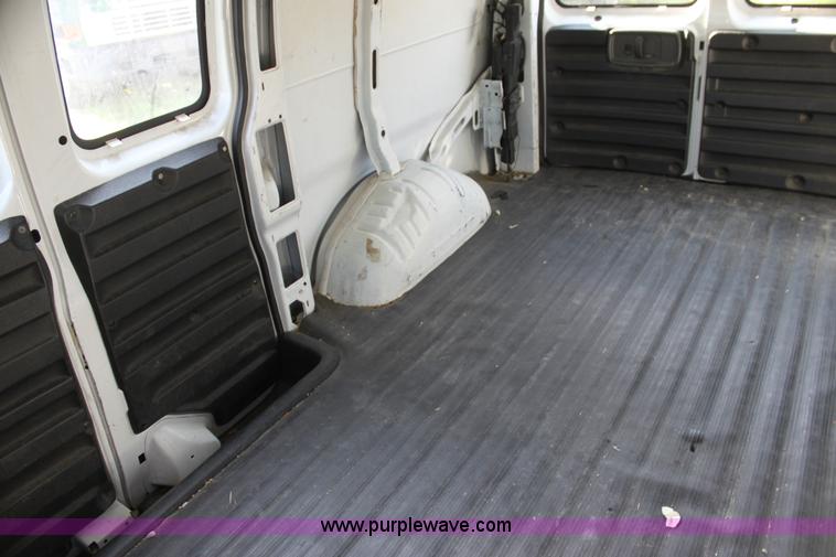 image for item G4053 2001 Chevrolet Express 1500 van