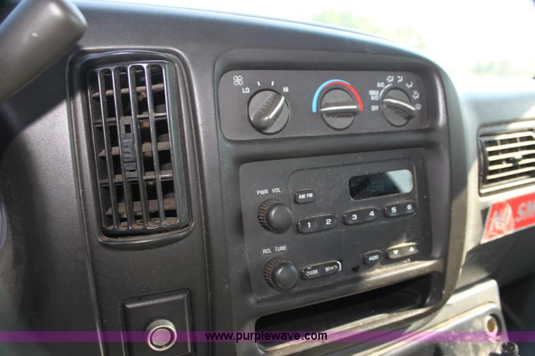 image for item G4053 2001 Chevrolet Express 1500 van