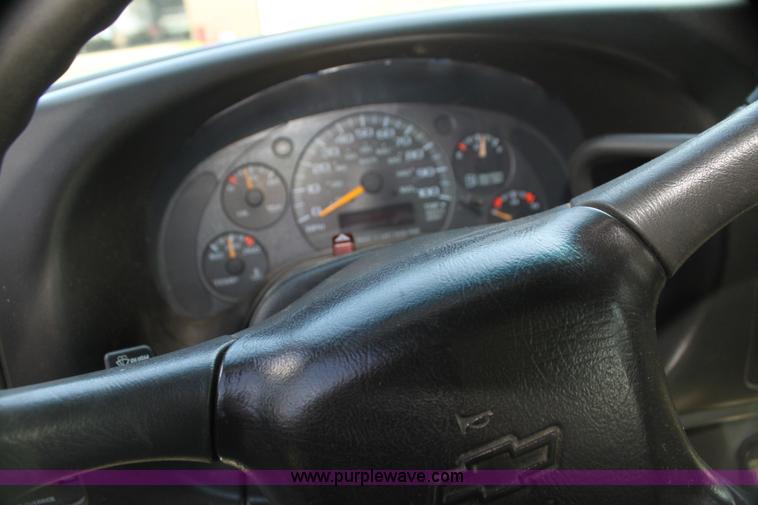 image for item G4053 2001 Chevrolet Express 1500 van