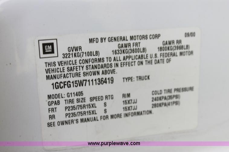 image for item G4053 2001 Chevrolet Express 1500 van