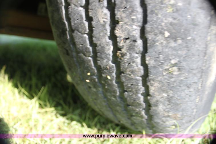 image for item G4053 2001 Chevrolet Express 1500 van