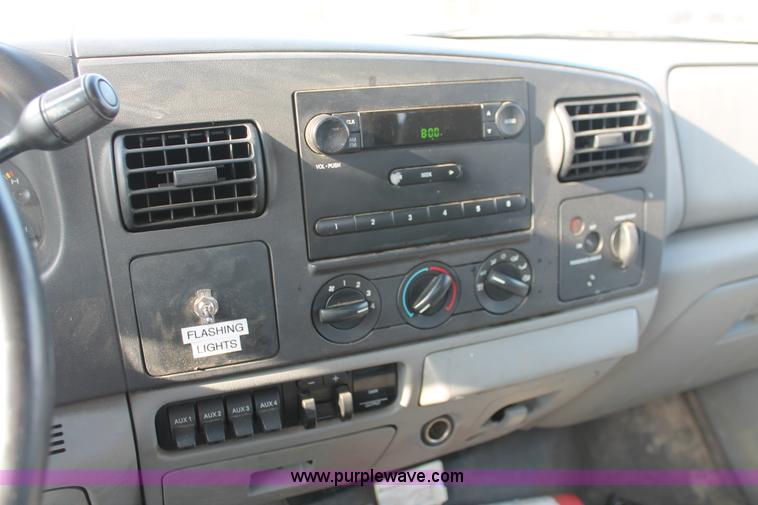 image for item H3503 2006 Ford F450 XL Super Duty stake bed truck