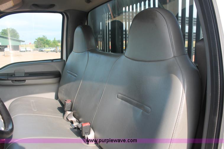 image for item H3503 2006 Ford F450 XL Super Duty stake bed truck