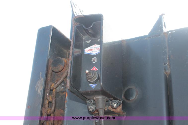 image for item H3503 2006 Ford F450 XL Super Duty stake bed truck