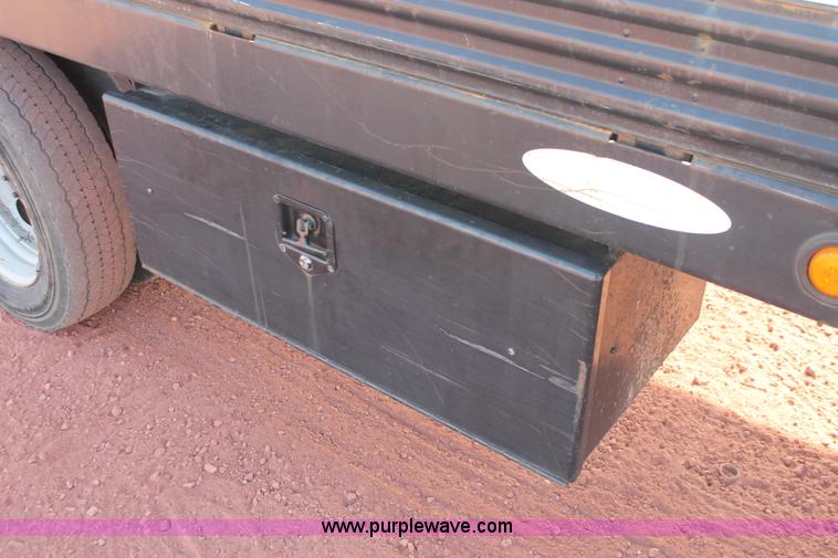 image for item H3503 2006 Ford F450 XL Super Duty stake bed truck