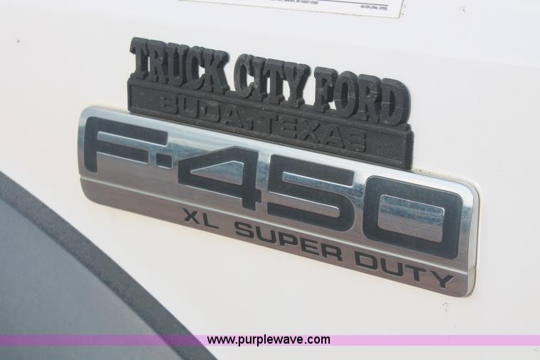 image for item H3503 2006 Ford F450 XL Super Duty stake bed truck
