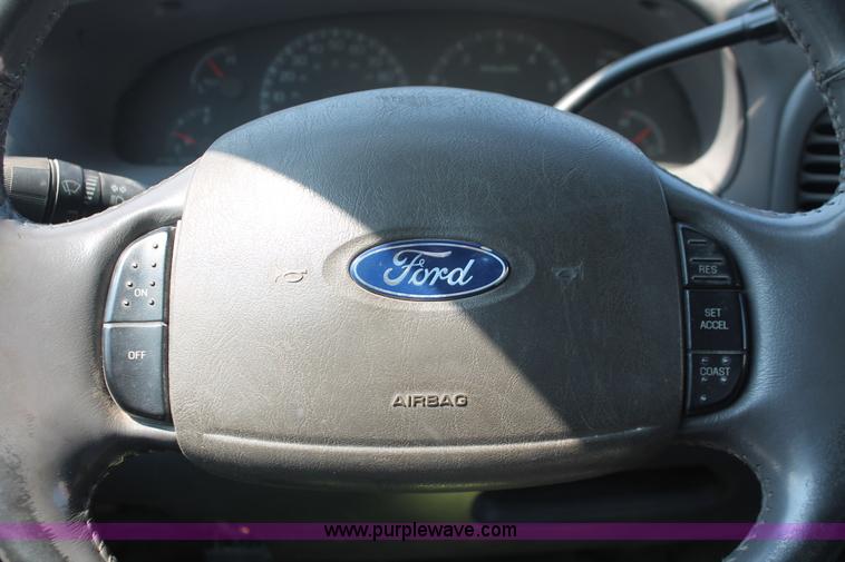 image for item H3513 2003 Ford F150 XLT SuperCab pickup truck