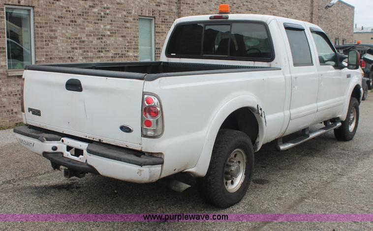 image for item H3516 2003 Ford F250 Super Duty Crew Cab pickup truck