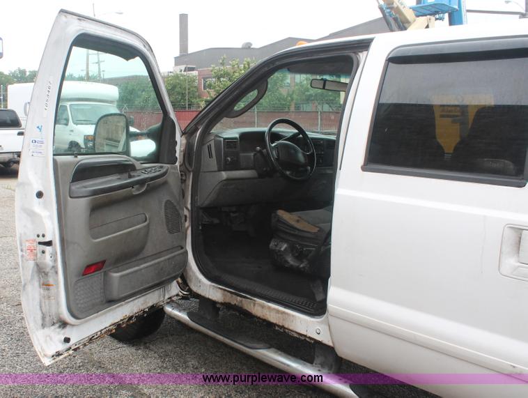 image for item H3516 2003 Ford F250 Super Duty Crew Cab pickup truck