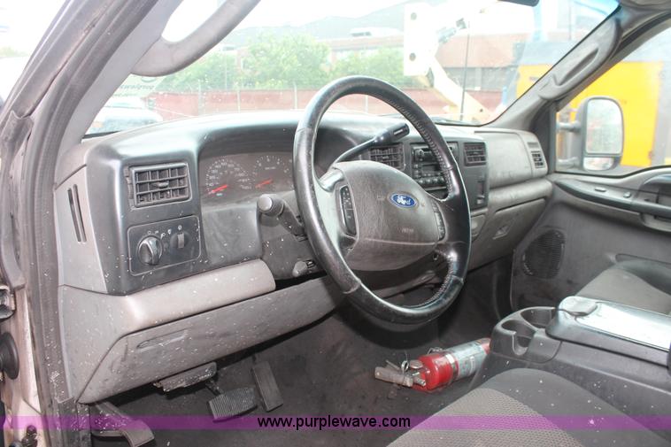 image for item H3516 2003 Ford F250 Super Duty Crew Cab pickup truck