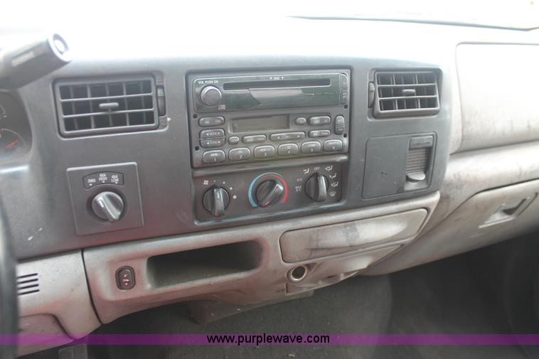 image for item H3516 2003 Ford F250 Super Duty Crew Cab pickup truck