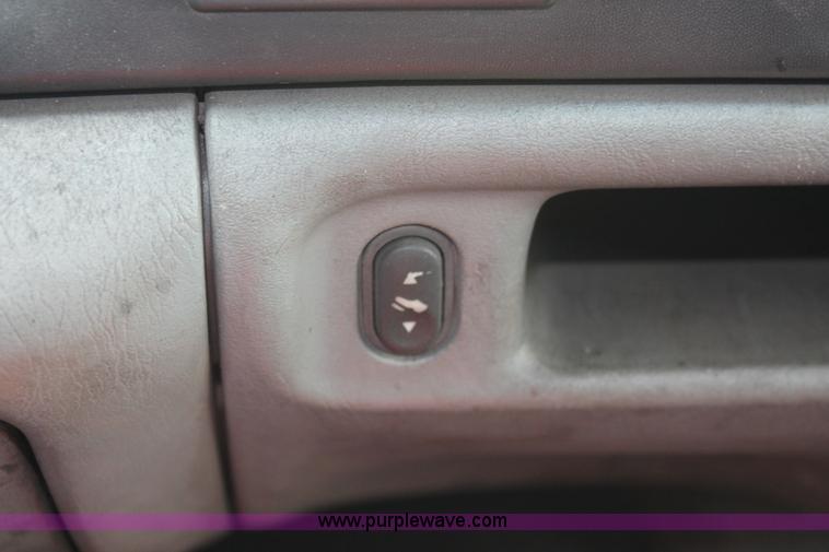 image for item H3516 2003 Ford F250 Super Duty Crew Cab pickup truck