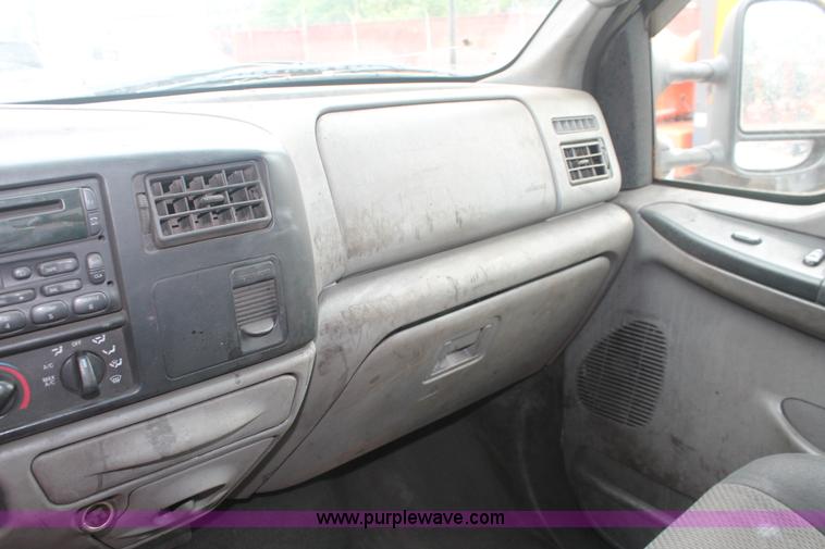 image for item H3516 2003 Ford F250 Super Duty Crew Cab pickup truck