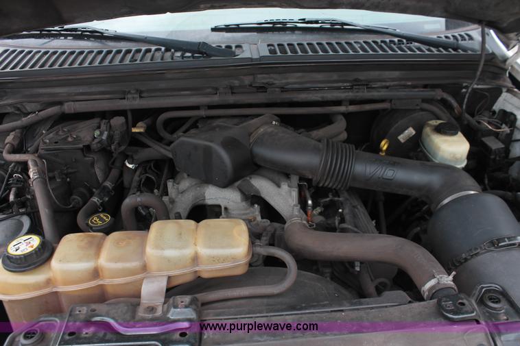 image for item H3516 2003 Ford F250 Super Duty Crew Cab pickup truck