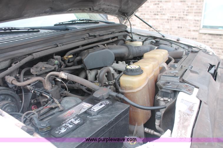 image for item H3516 2003 Ford F250 Super Duty Crew Cab pickup truck