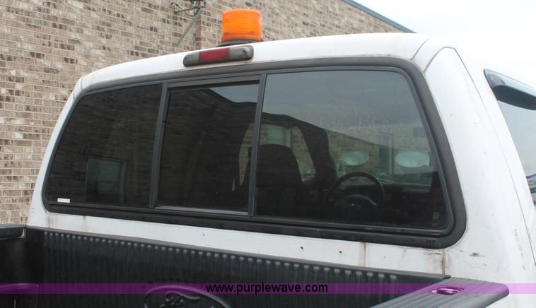 image for item H3516 2003 Ford F250 Super Duty Crew Cab pickup truck