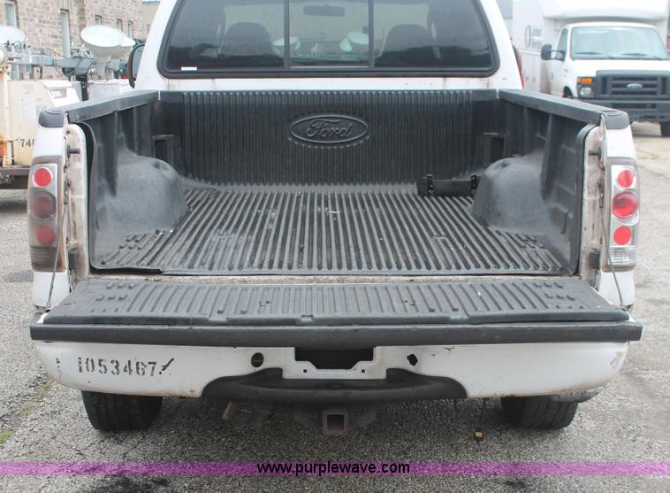 image for item H3516 2003 Ford F250 Super Duty Crew Cab pickup truck