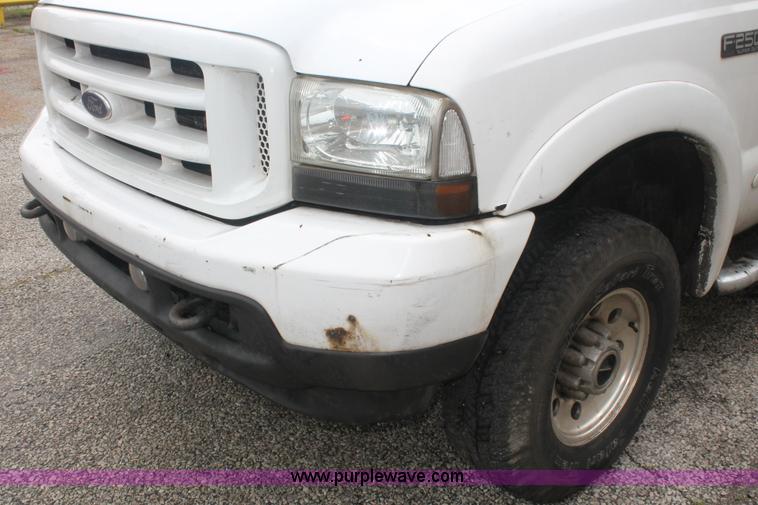 image for item H3516 2003 Ford F250 Super Duty Crew Cab pickup truck
