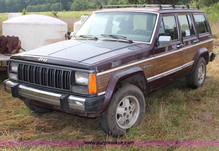 image for item H6614 1988 Jeep Wagoneer Limited SUV