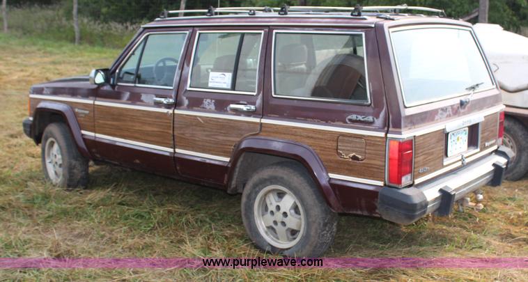 image for item H6614 1988 Jeep Wagoneer Limited SUV