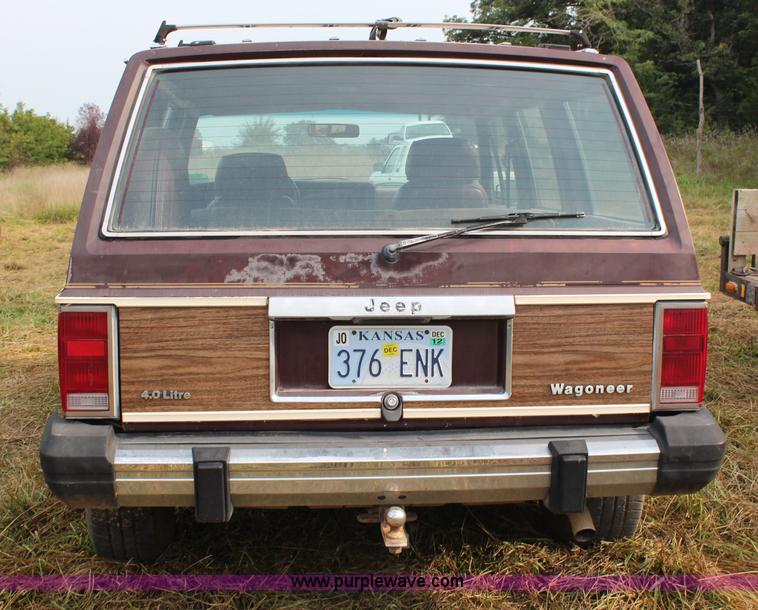 image for item H6614 1988 Jeep Wagoneer Limited SUV