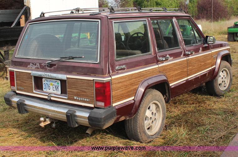image for item H6614 1988 Jeep Wagoneer Limited SUV