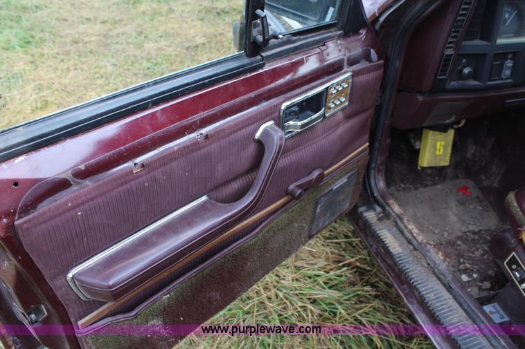 image for item H6614 1988 Jeep Wagoneer Limited SUV