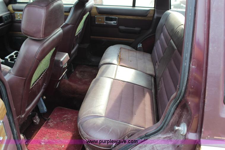 image for item H6614 1988 Jeep Wagoneer Limited SUV