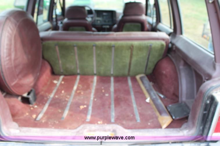 image for item H6614 1988 Jeep Wagoneer Limited SUV