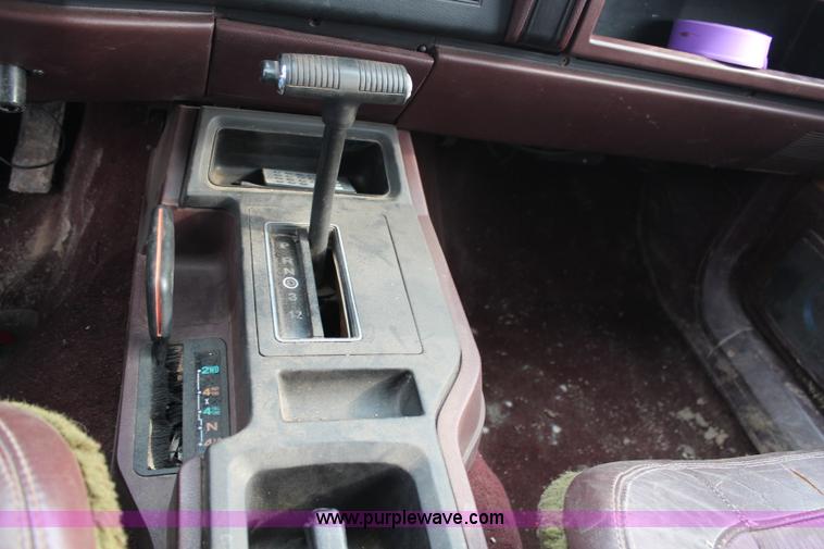 image for item H6614 1988 Jeep Wagoneer Limited SUV