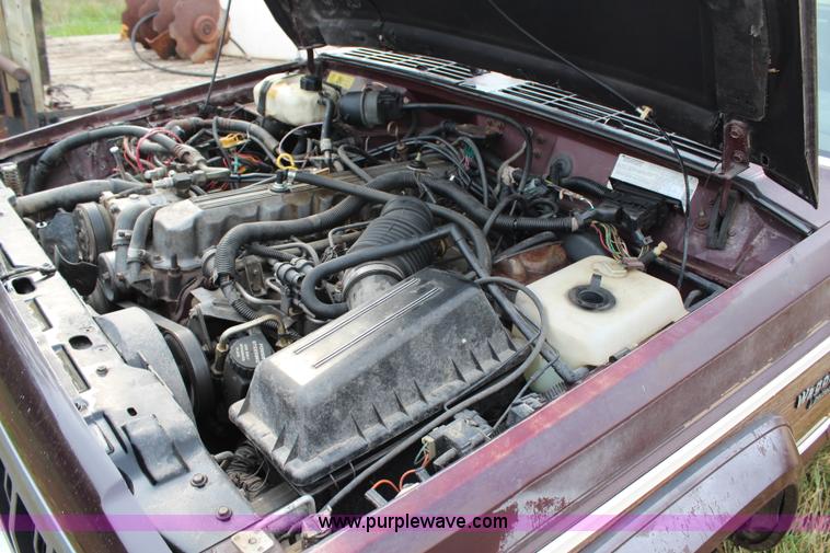 image for item H6614 1988 Jeep Wagoneer Limited SUV